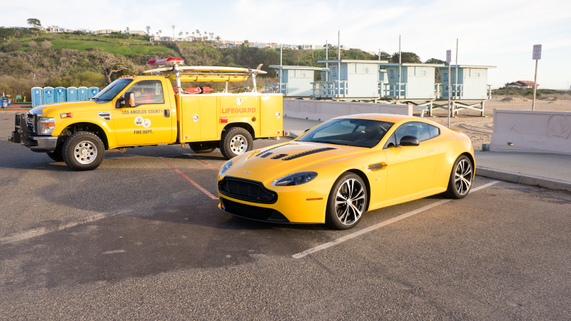 Illustration for article titled Tiny horses, Porsches, and dogs in Land Rovers: strange days in
Malibu